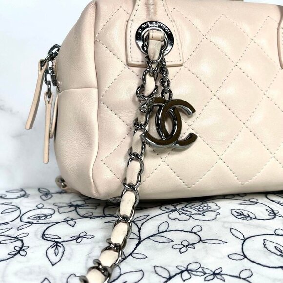CHANEL Calfskin Quilted Feather Weight Bowling Bag Ivory Light Beige Purse - Picture 5 of 13